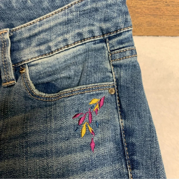 WHBM slim crop jeans size 0P multicolored stitching on the bottoms and legs - Picture 3 of 15